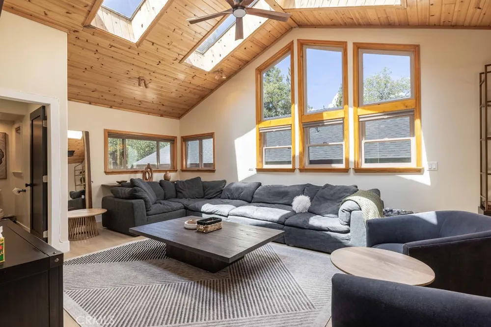 793 Knight Big Bear Lake, CA 92315