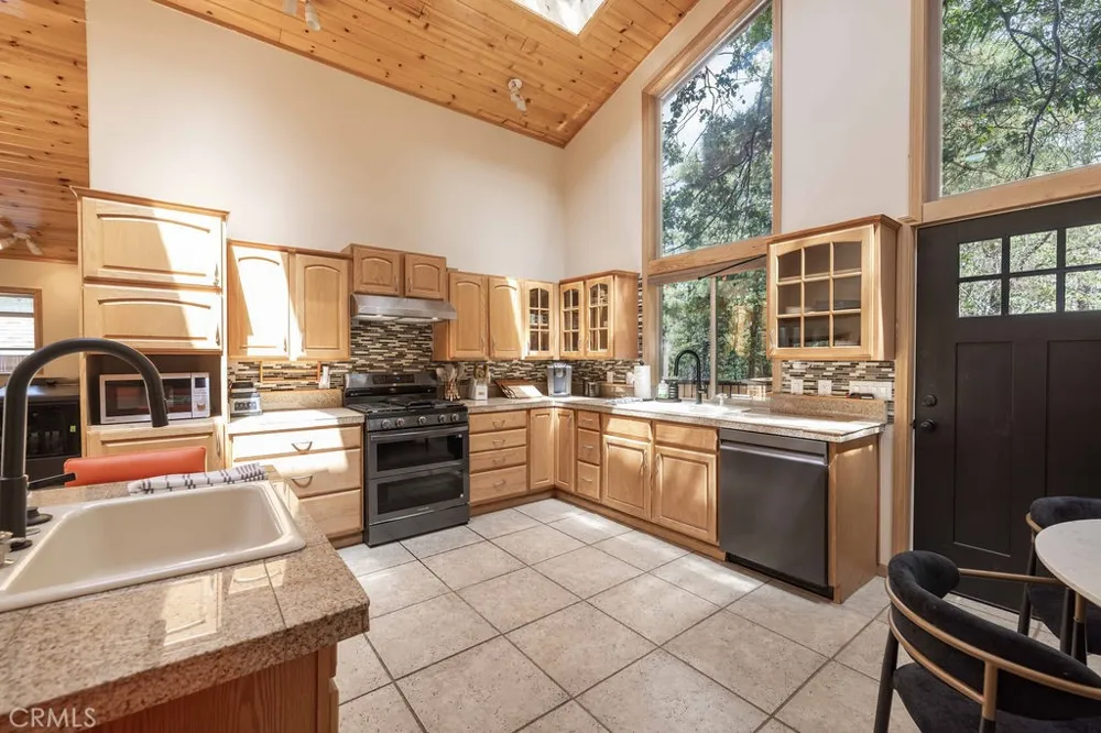 793 Knight Big Bear Lake, CA 92315