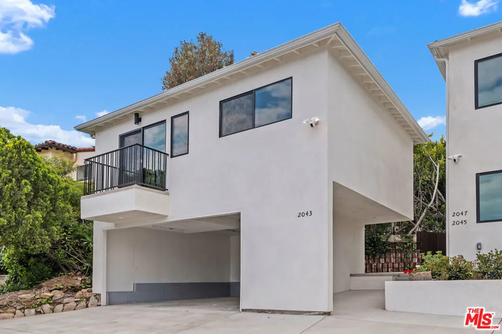 2047 Paramount Drive Los Angeles, CA 90068