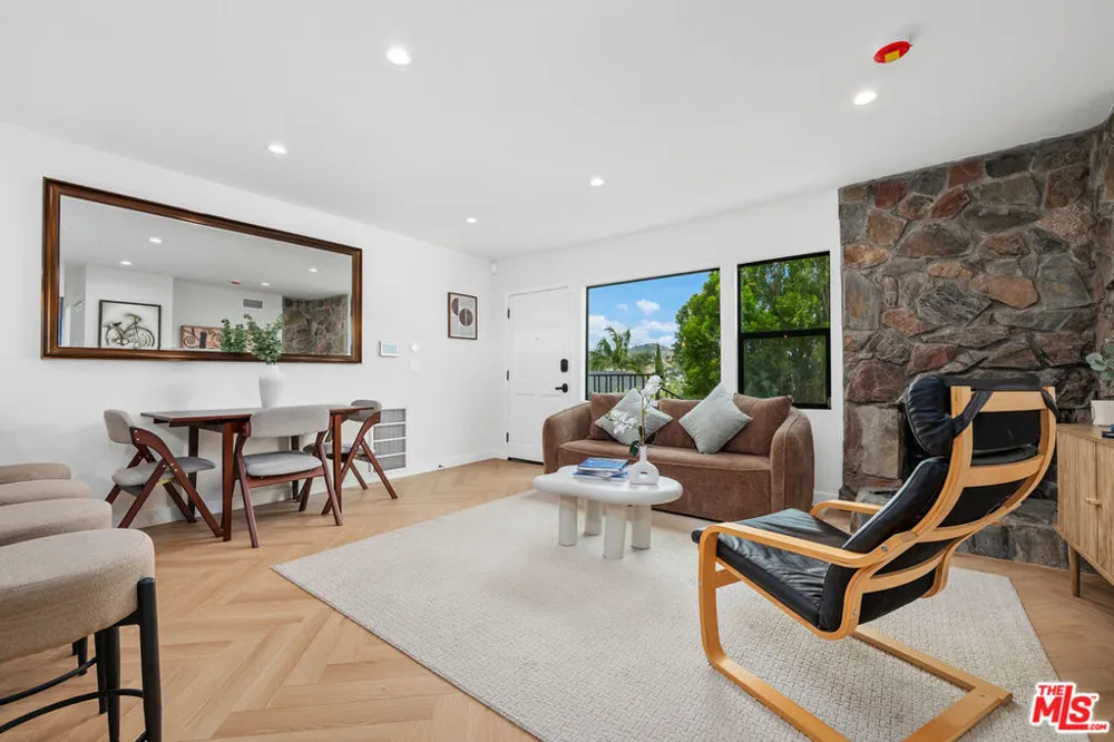 2047 Paramount Drive Los Angeles, CA 90068