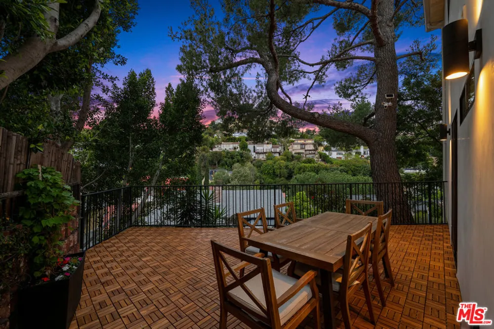 2047 Paramount Drive Los Angeles, CA 90068