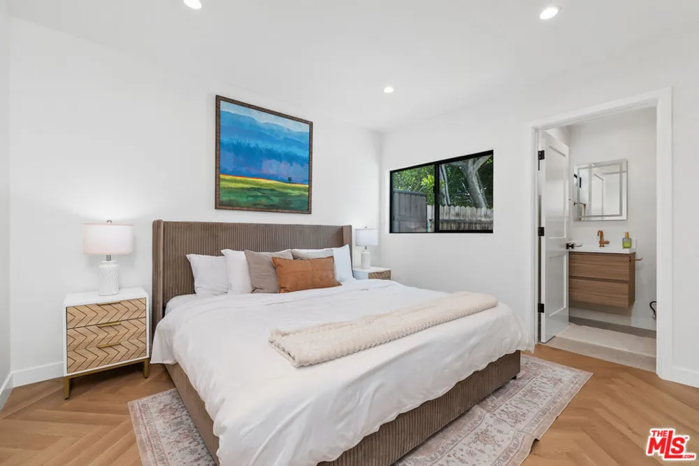 2047 Paramount Drive Los Angeles, CA 90068