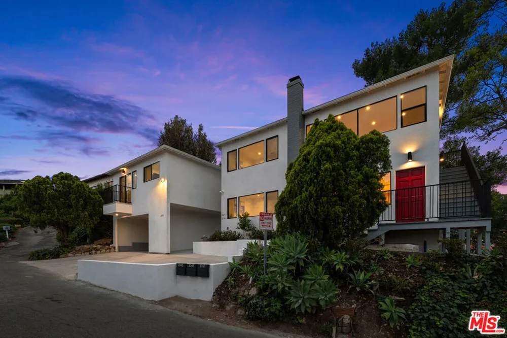 2047 Paramount Drive Los Angeles, CA 90068