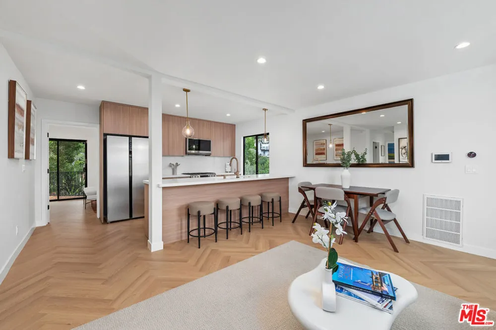 2047 Paramount Drive Los Angeles, CA 90068