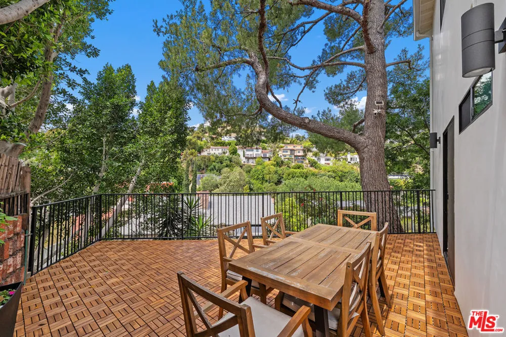 2047 Paramount Drive Los Angeles, CA 90068