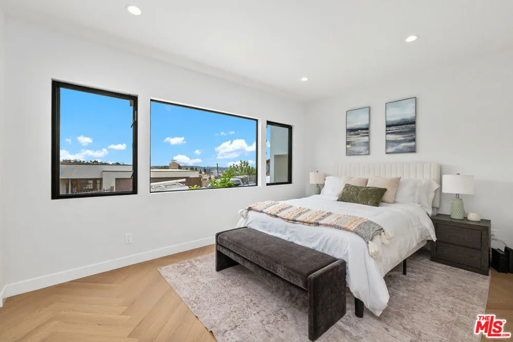 2047 Paramount Drive Los Angeles, CA 90068