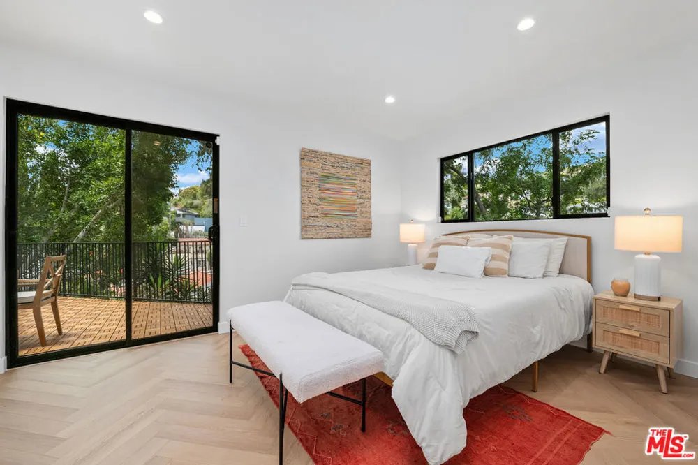 2047 Paramount Drive Los Angeles, CA 90068