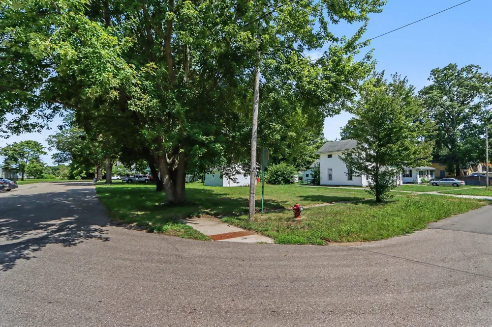 303 E State Street Vicksburg, MI 49097
