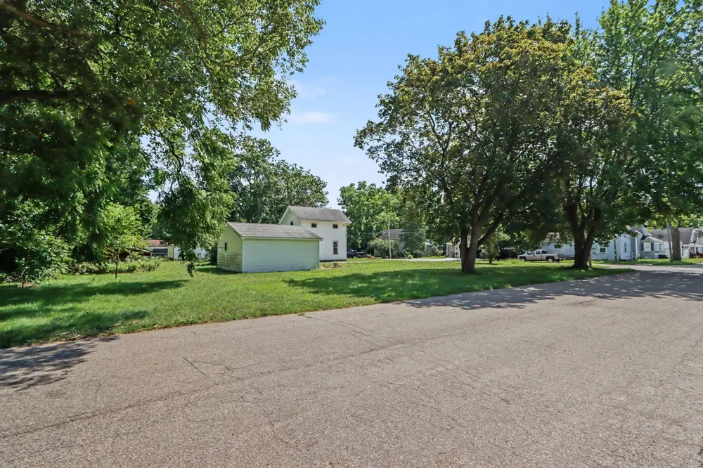303 E State Street Vicksburg, MI 49097