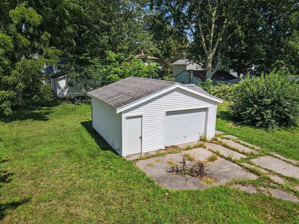 303 E State Street Vicksburg, MI 49097