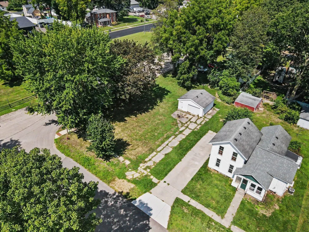 303 E State Street Vicksburg, MI 49097