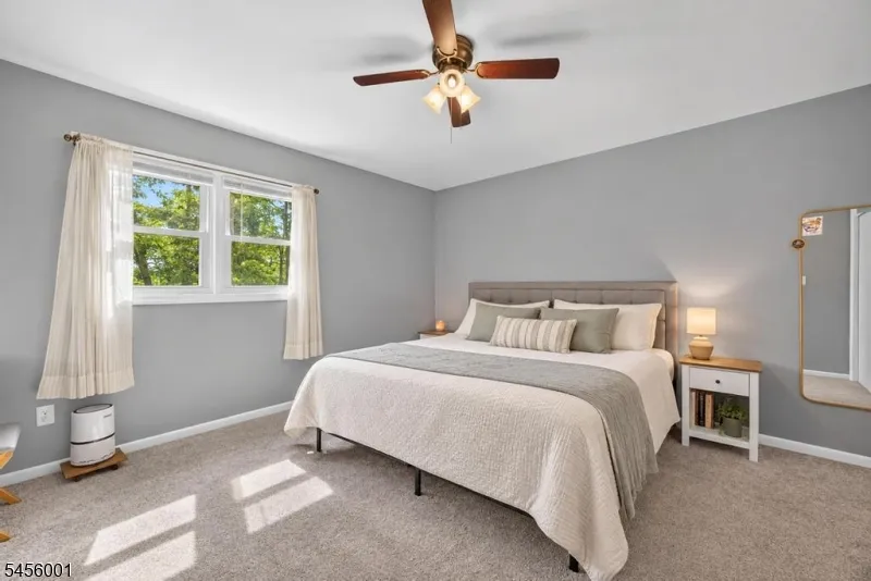 51 Roosevelt Trl Hopatcong, NJ 07843