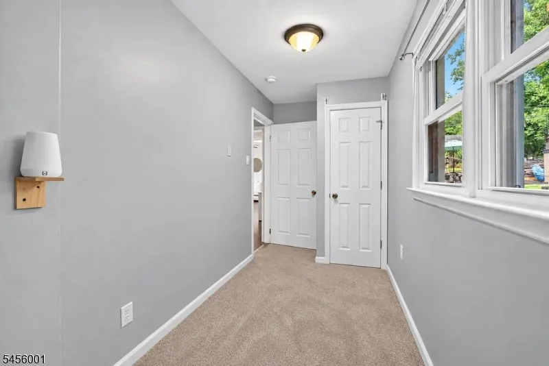 51 Roosevelt Trl Hopatcong, NJ 07843