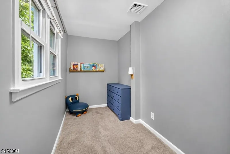 51 Roosevelt Trl Hopatcong, NJ 07843