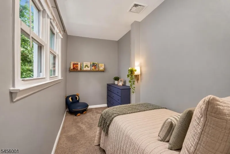 51 Roosevelt Trl Hopatcong, NJ 07843