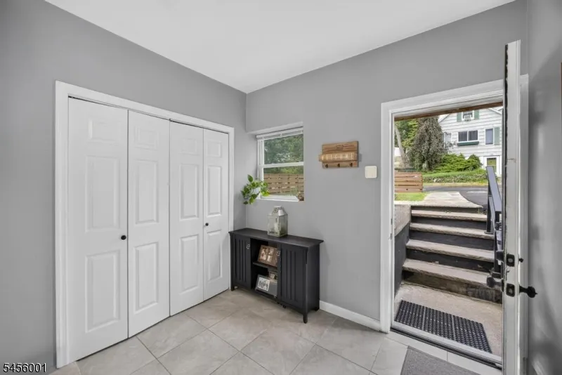 51 Roosevelt Trl Hopatcong, NJ 07843