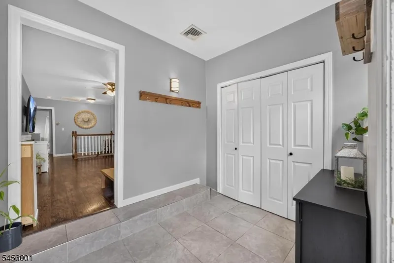 51 Roosevelt Trl Hopatcong, NJ 07843