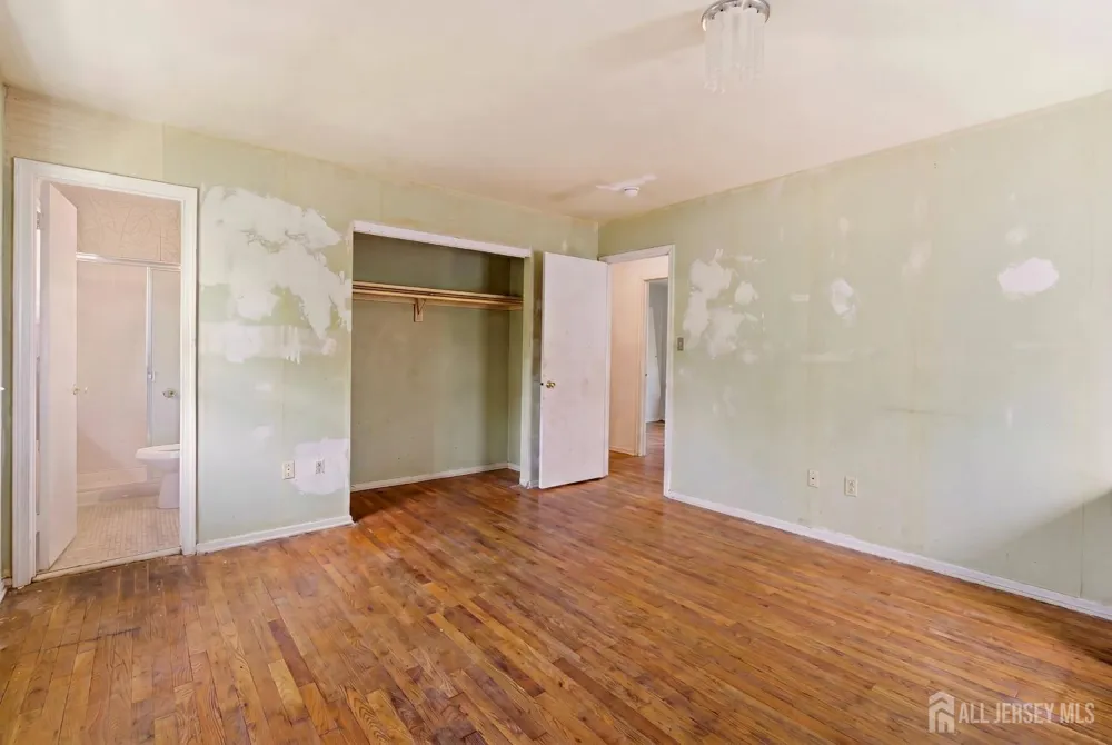 9 Camelot Court Manalapan, NJ 07726