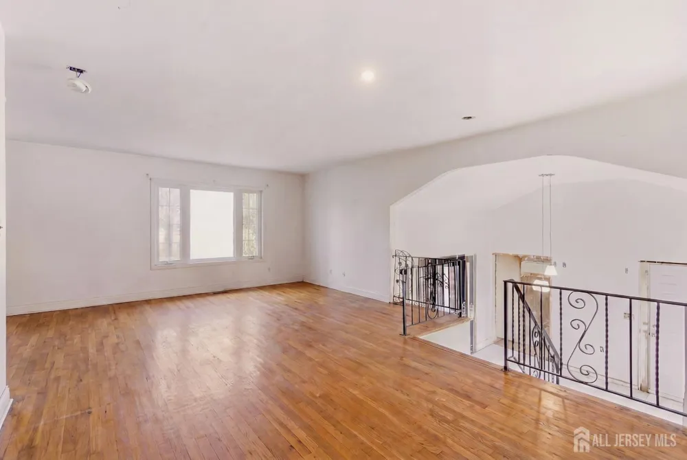 9 Camelot Court Manalapan, NJ 07726