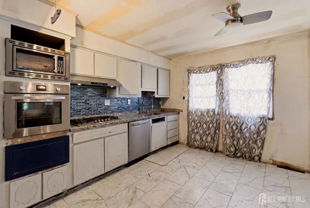 9 Camelot Court Manalapan, NJ 07726