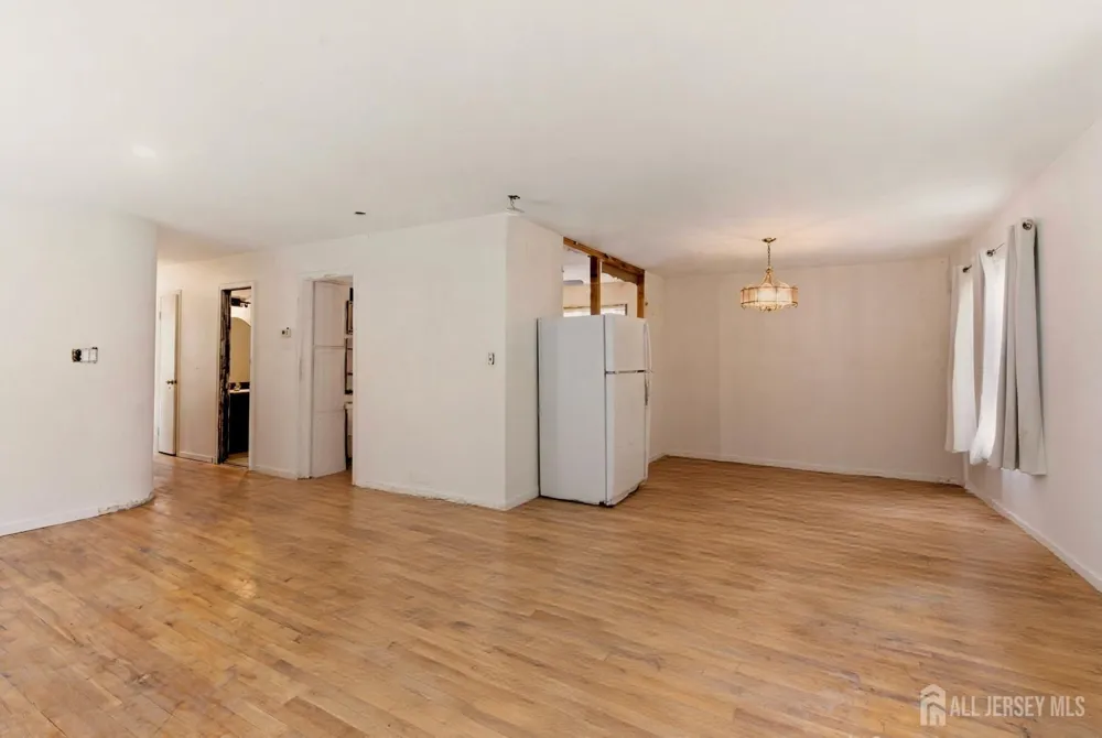 9 Camelot Court Manalapan, NJ 07726