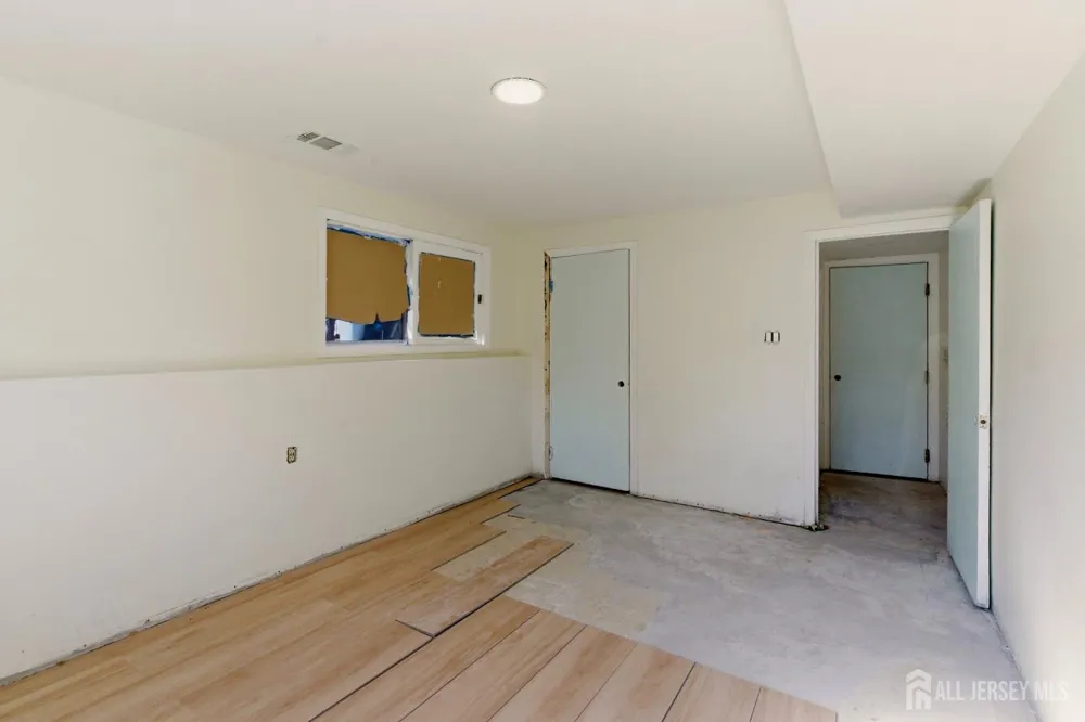 9 Camelot Court Manalapan, NJ 07726