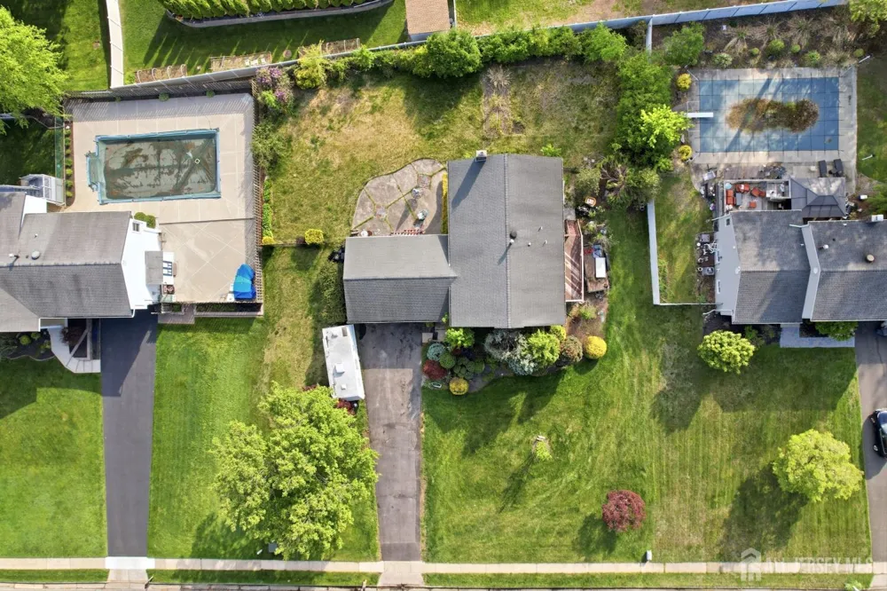 9 Camelot Court Manalapan, NJ 07726