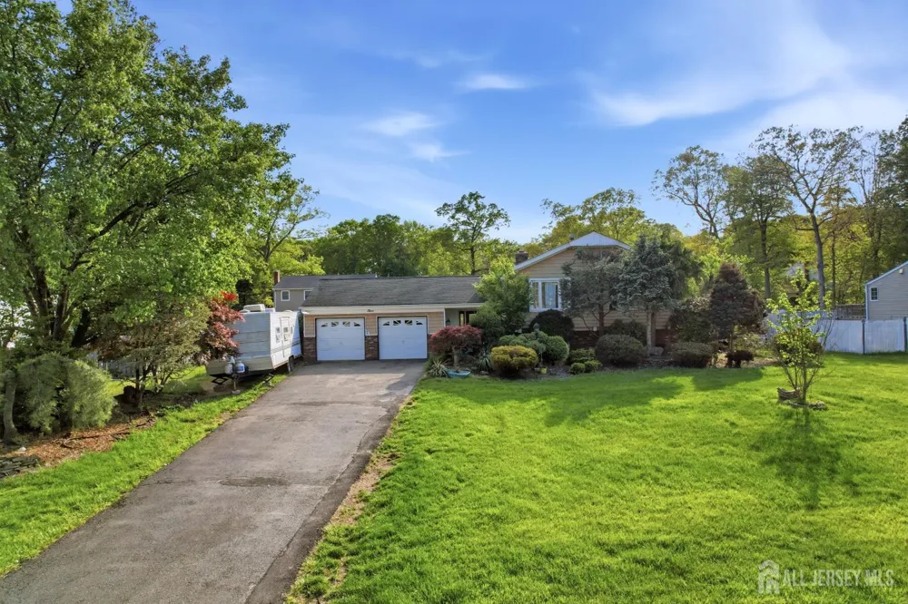 9 Camelot Court Manalapan, NJ 07726