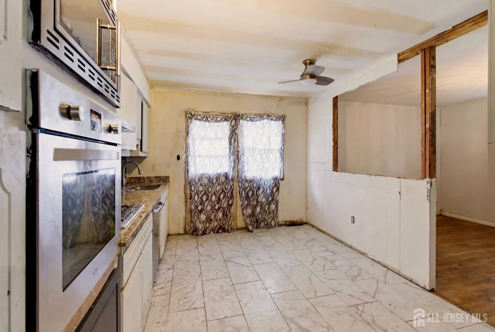 9 Camelot Court Manalapan, NJ 07726