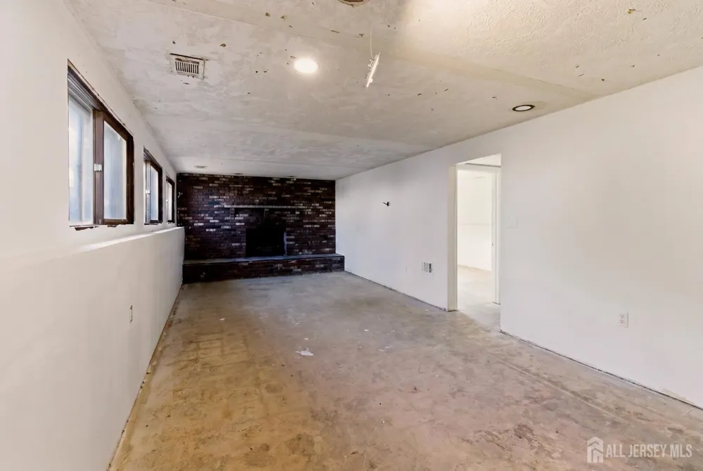 9 Camelot Court Manalapan, NJ 07726