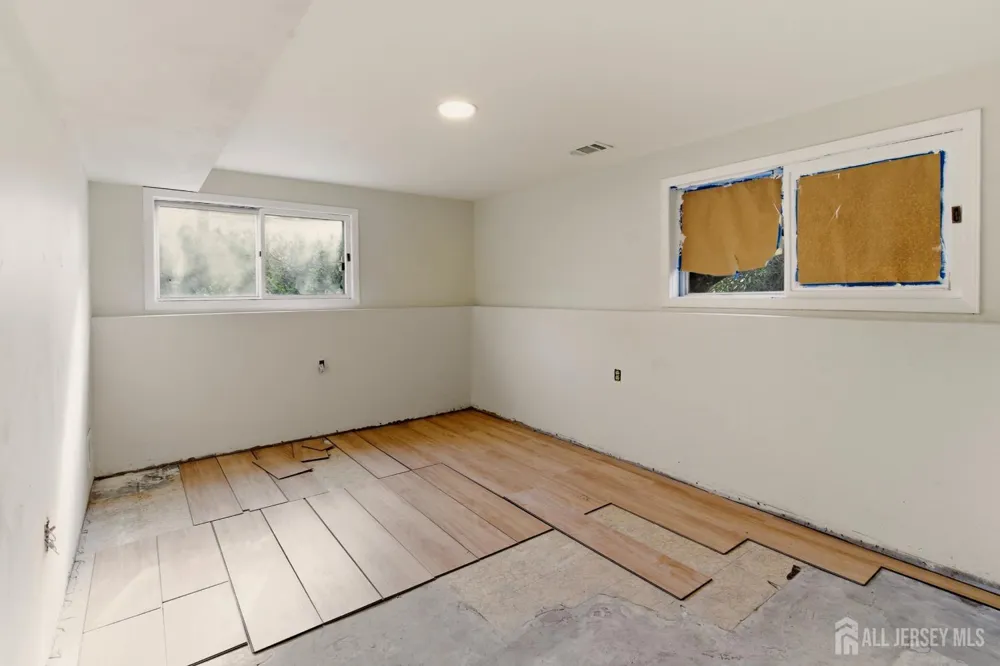 9 Camelot Court Manalapan, NJ 07726
