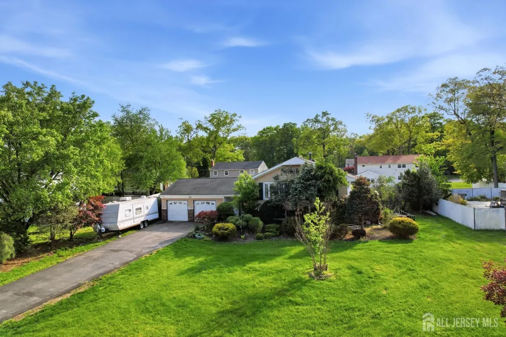 9 Camelot Court Manalapan, NJ 07726