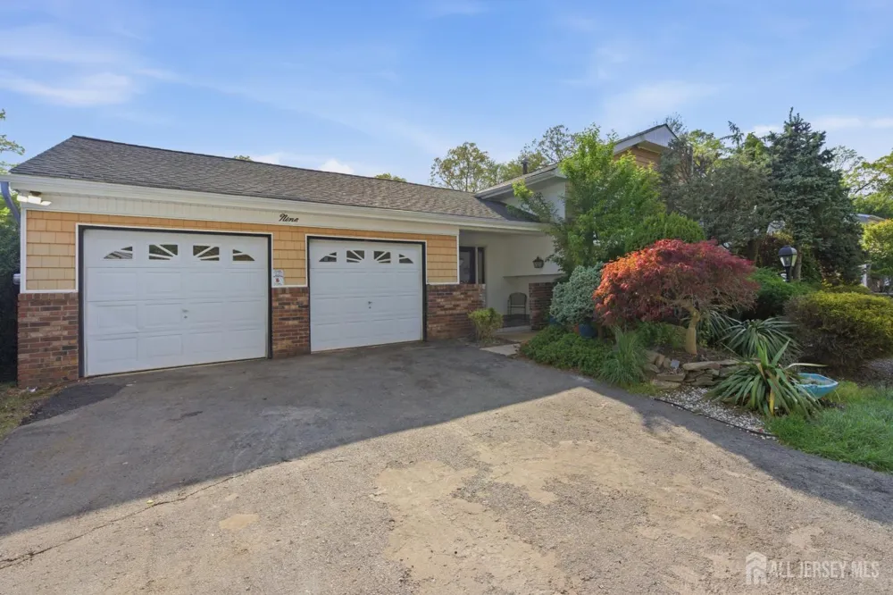 9 Camelot Court Manalapan, NJ 07726