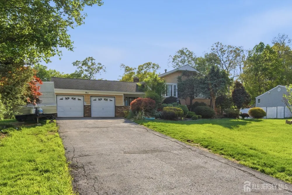 9 Camelot Court Manalapan, NJ 07726