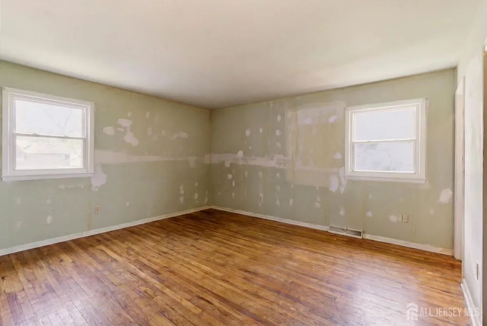 9 Camelot Court Manalapan, NJ 07726