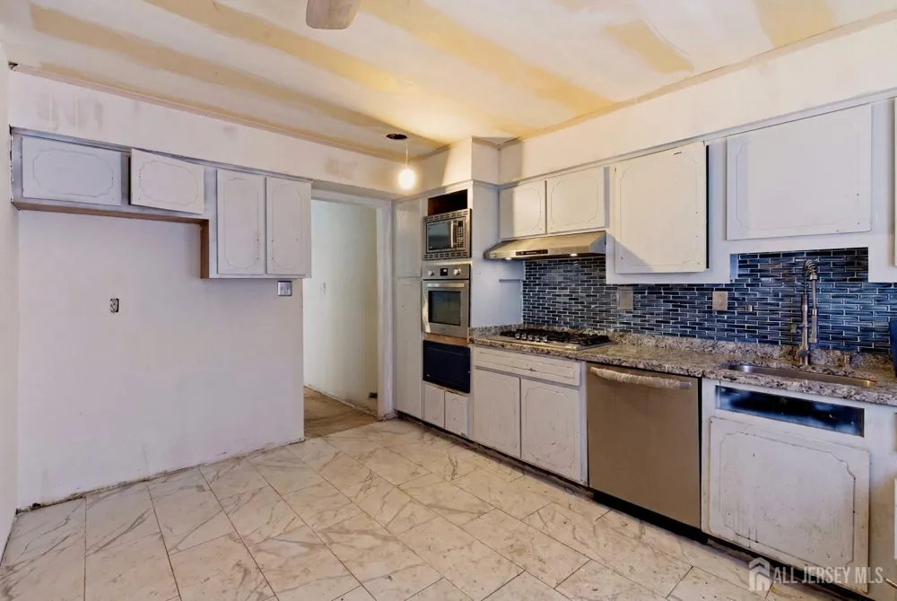 9 Camelot Court Manalapan, NJ 07726
