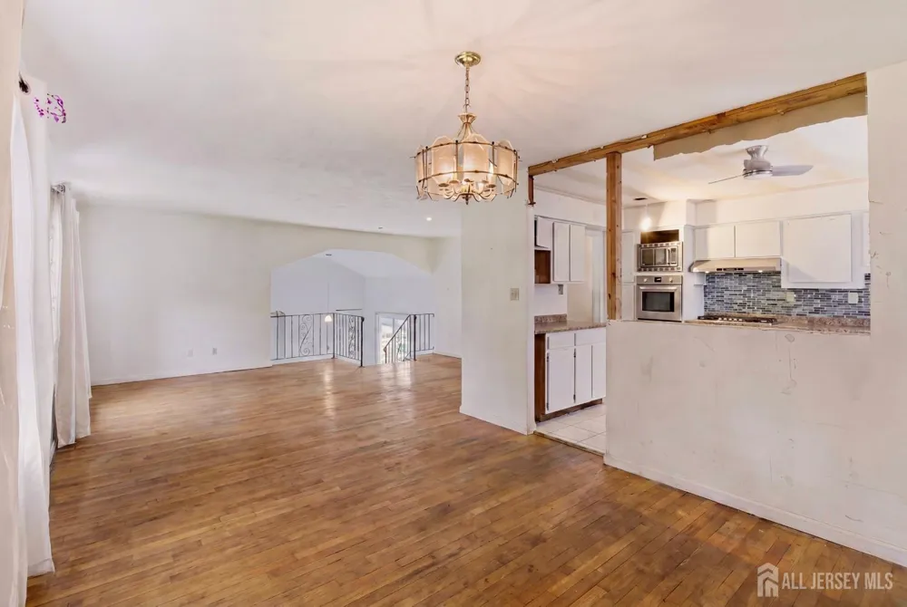 9 Camelot Court Manalapan, NJ 07726