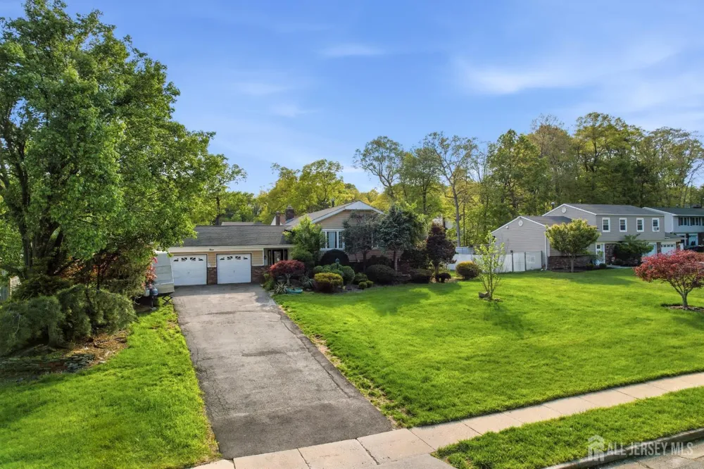 9 Camelot Court Manalapan, NJ 07726