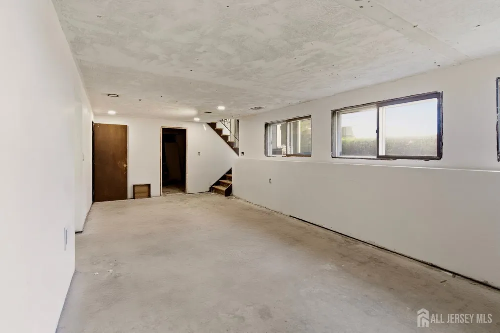 9 Camelot Court Manalapan, NJ 07726