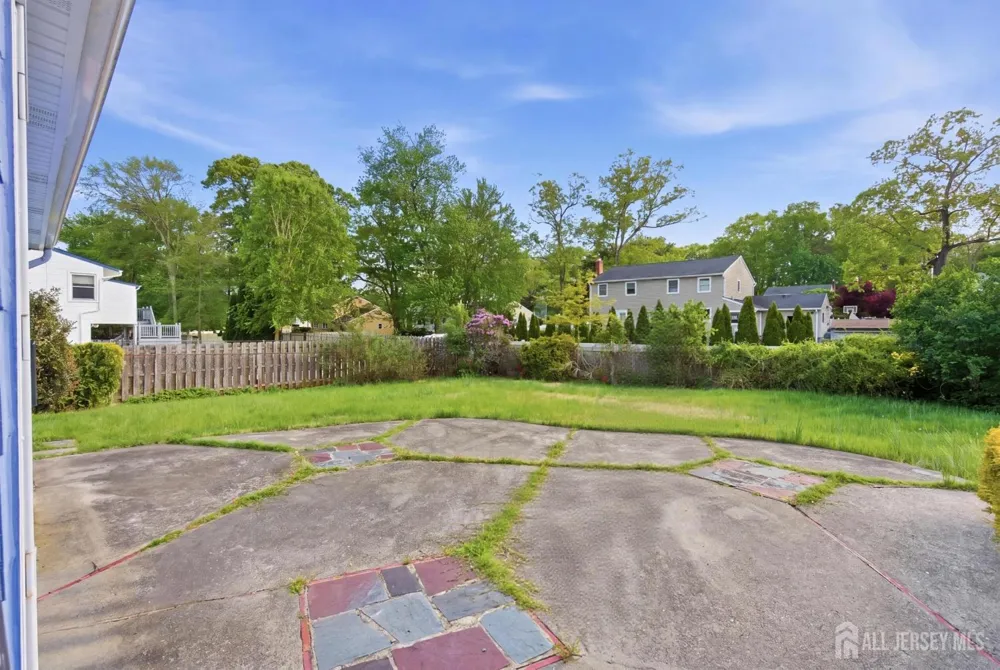9 Camelot Court Manalapan, NJ 07726