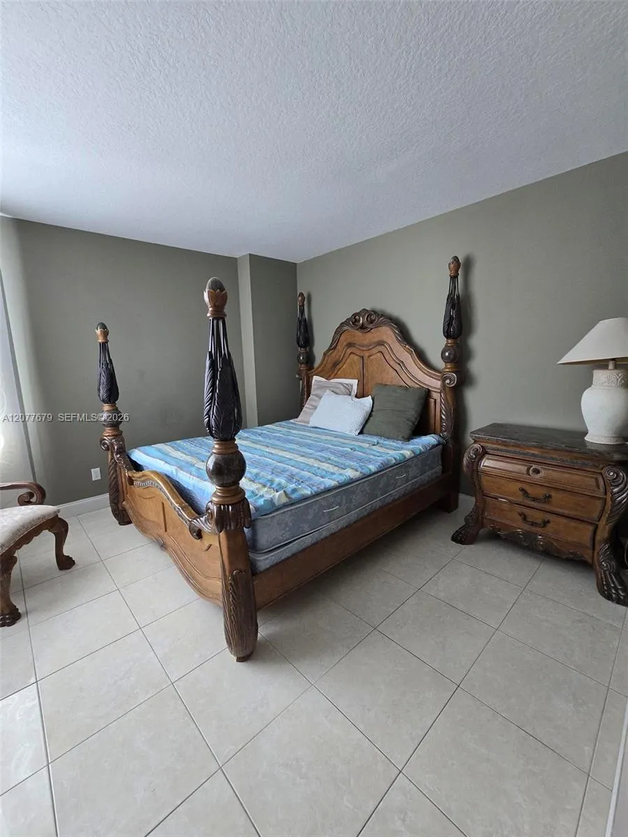 325 S Biscayne Blvd #3115 Miami, FL 33131