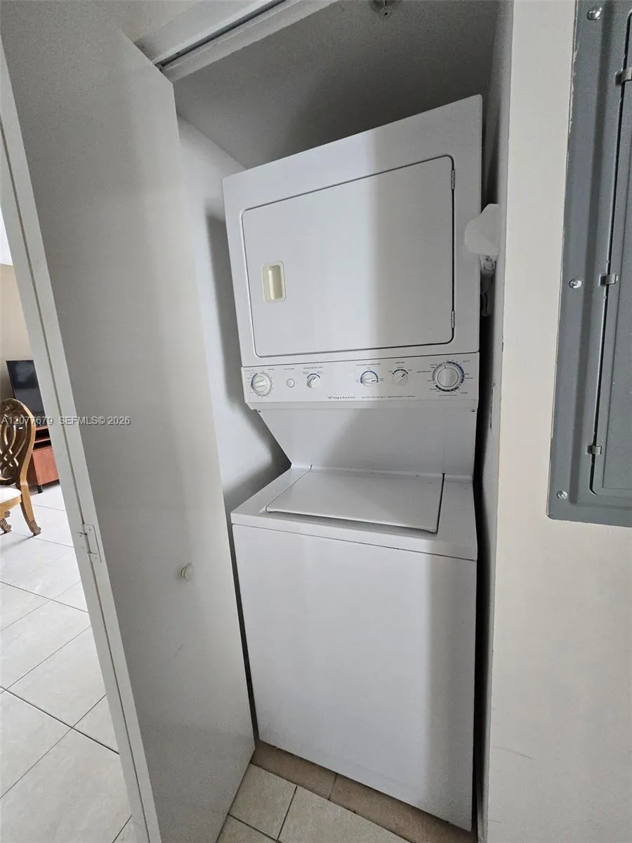 325 S Biscayne Blvd #3115 Miami, FL 33131