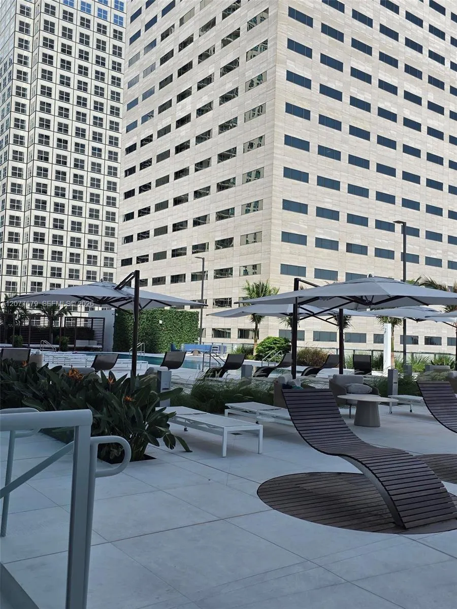 325 S Biscayne Blvd #3115 Miami, FL 33131