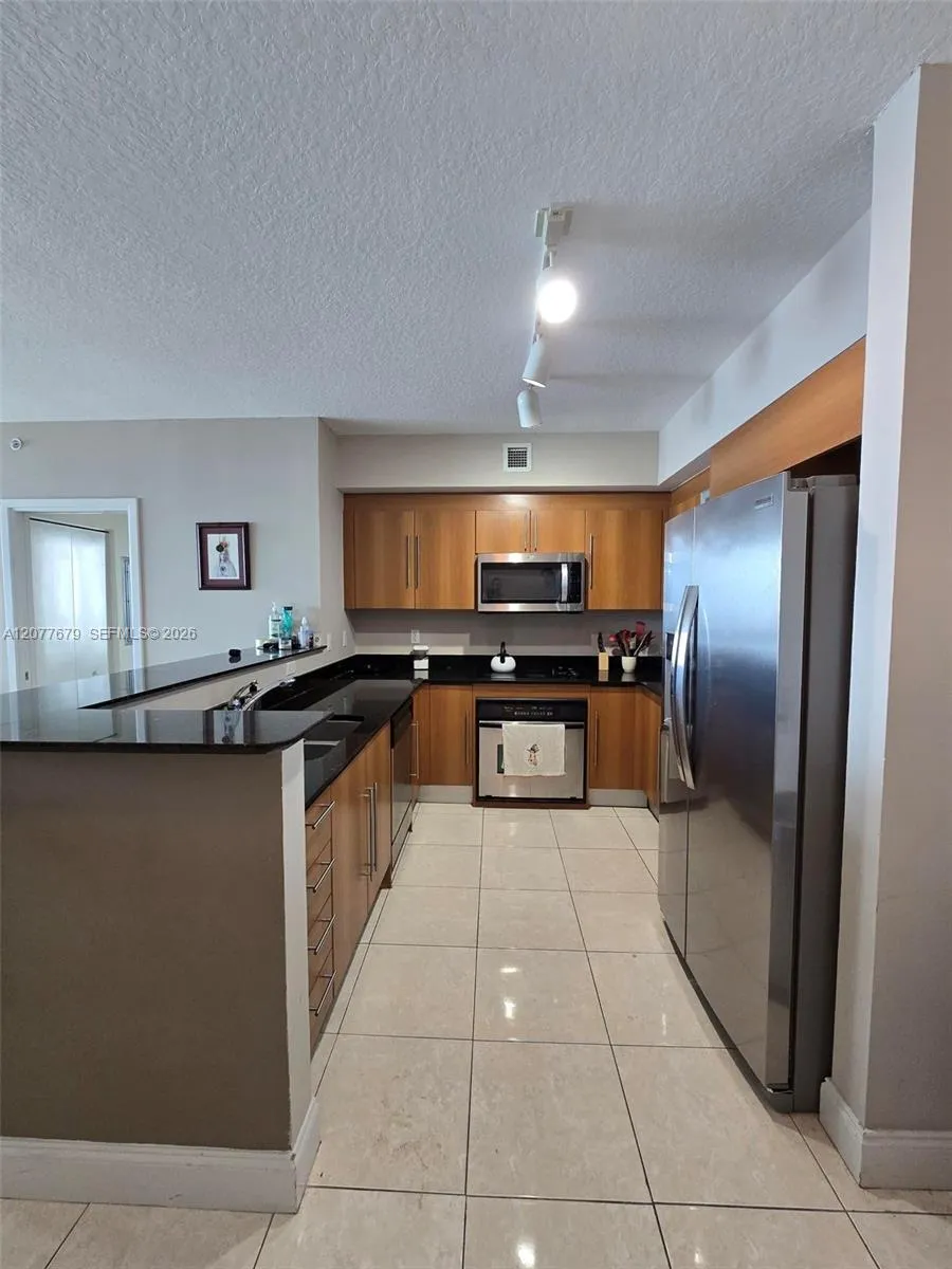 325 S Biscayne Blvd #3115 Miami, FL 33131
