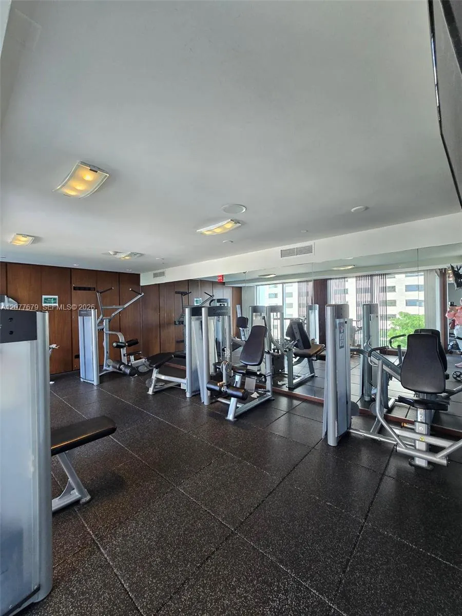 325 S Biscayne Blvd #3115 Miami, FL 33131