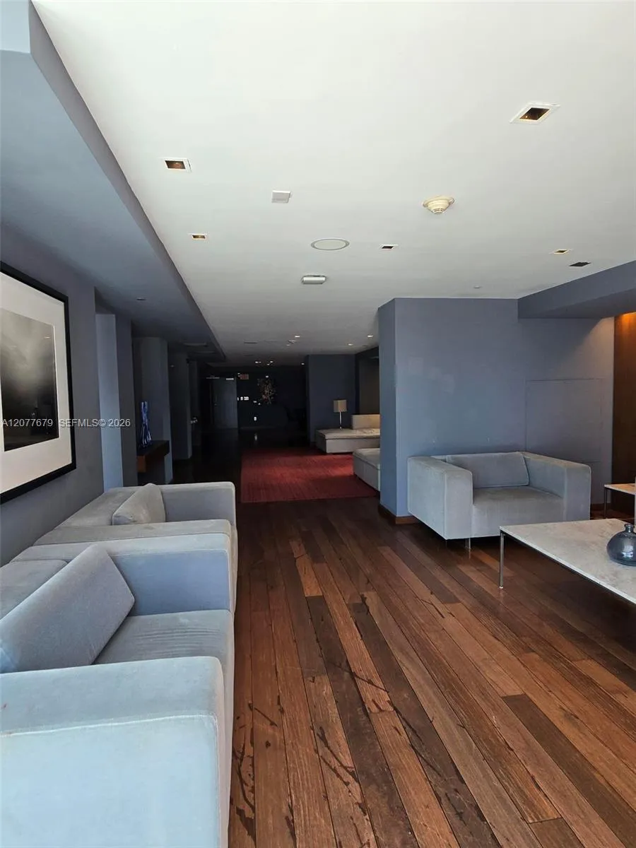 325 S Biscayne Blvd #3115 Miami, FL 33131
