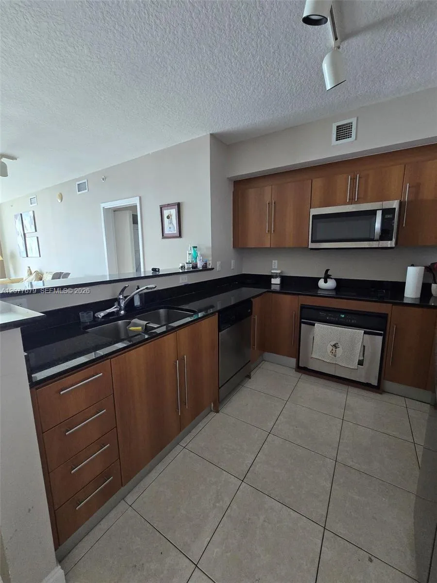 325 S Biscayne Blvd #3115 Miami, FL 33131