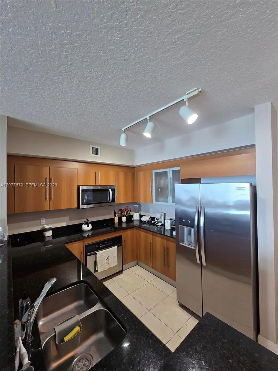325 S Biscayne Blvd #3115 Miami, FL 33131