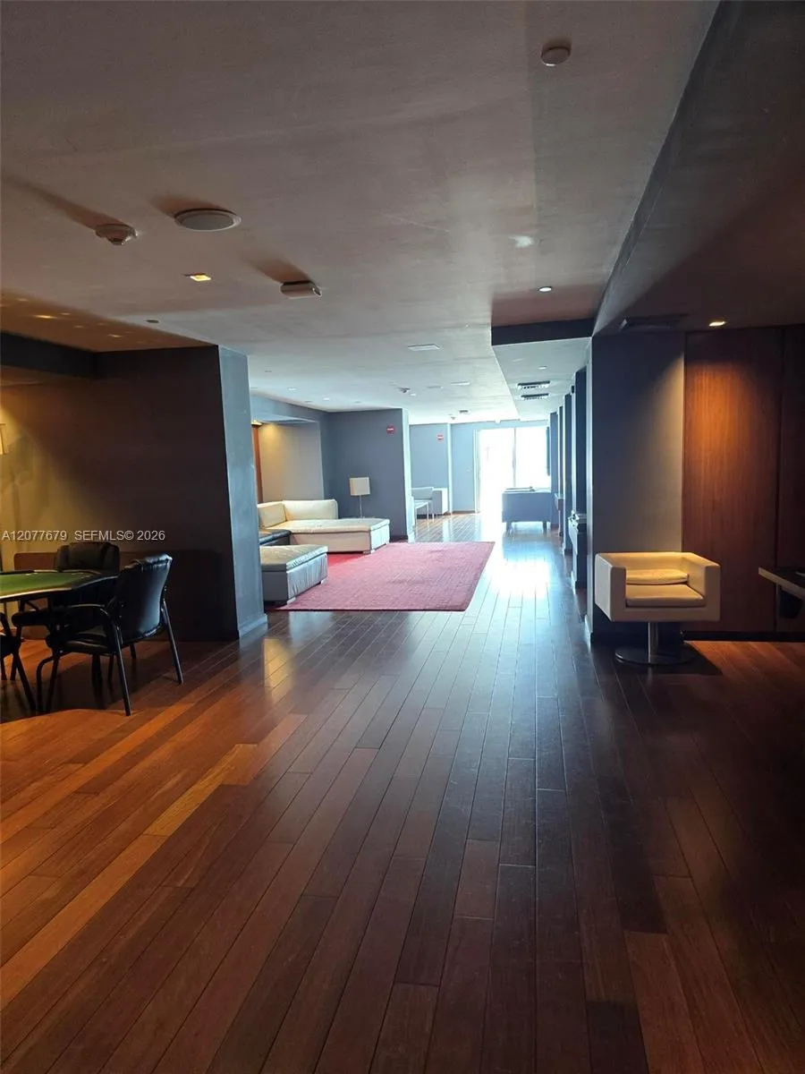 325 S Biscayne Blvd #3115 Miami, FL 33131