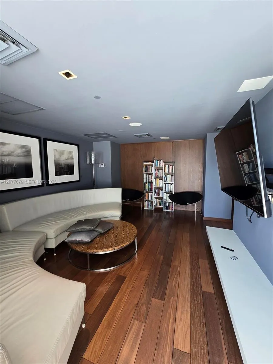 325 S Biscayne Blvd #3115 Miami, FL 33131